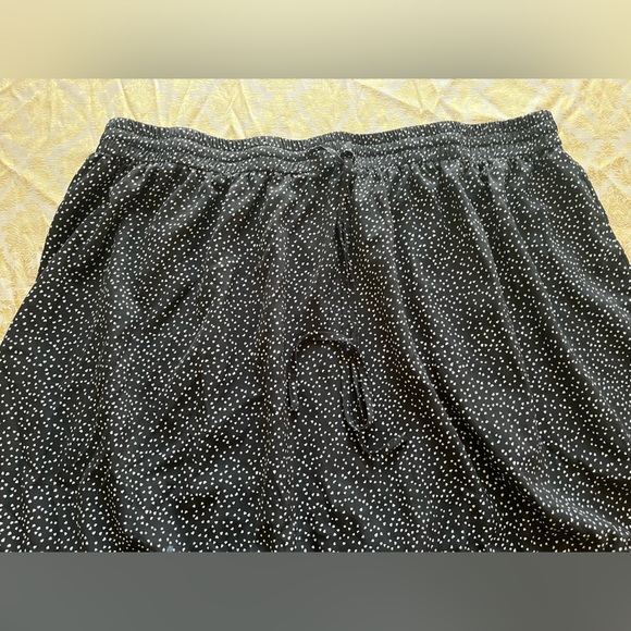4XL Shein Curve Black and White Dots Drawstring Ruffle Mini Skirt - Picture 4 of 6